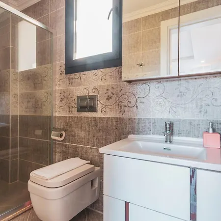 Celebrity E Βίλα *