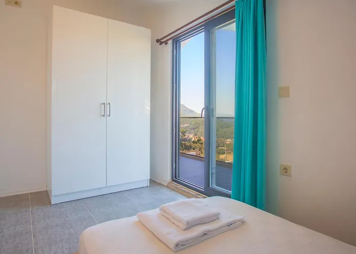 Celebrity E וילה